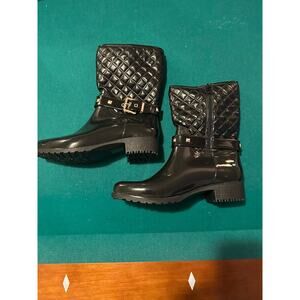 Alexis Leroy Black Quilted Rain Boots Women’s 39 US 8 Stud Buckle Mid-Calf